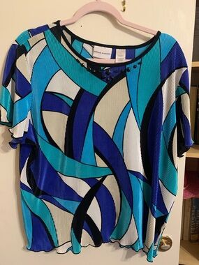 Alfred Dunner Teal, Blue & White Abstract Pleated Blouse
